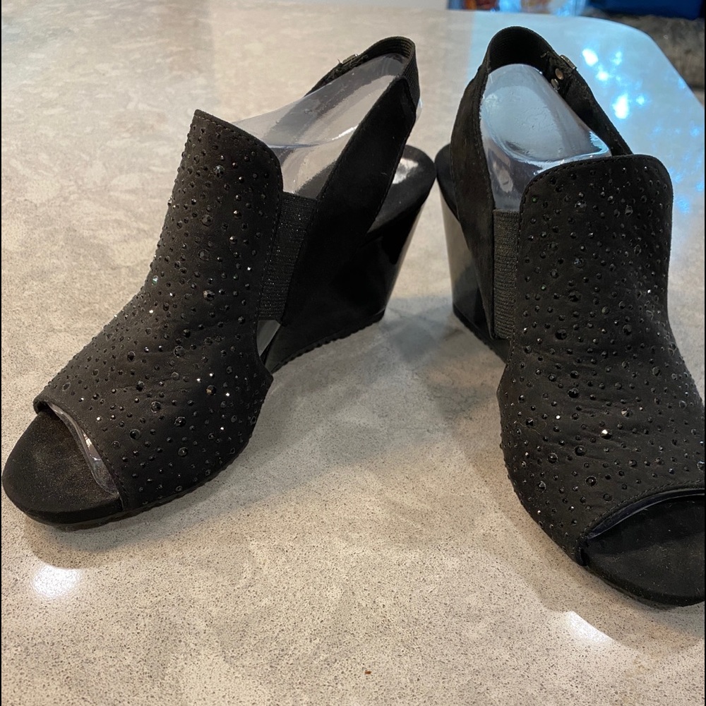 Anne Klein Size 7 Wedges